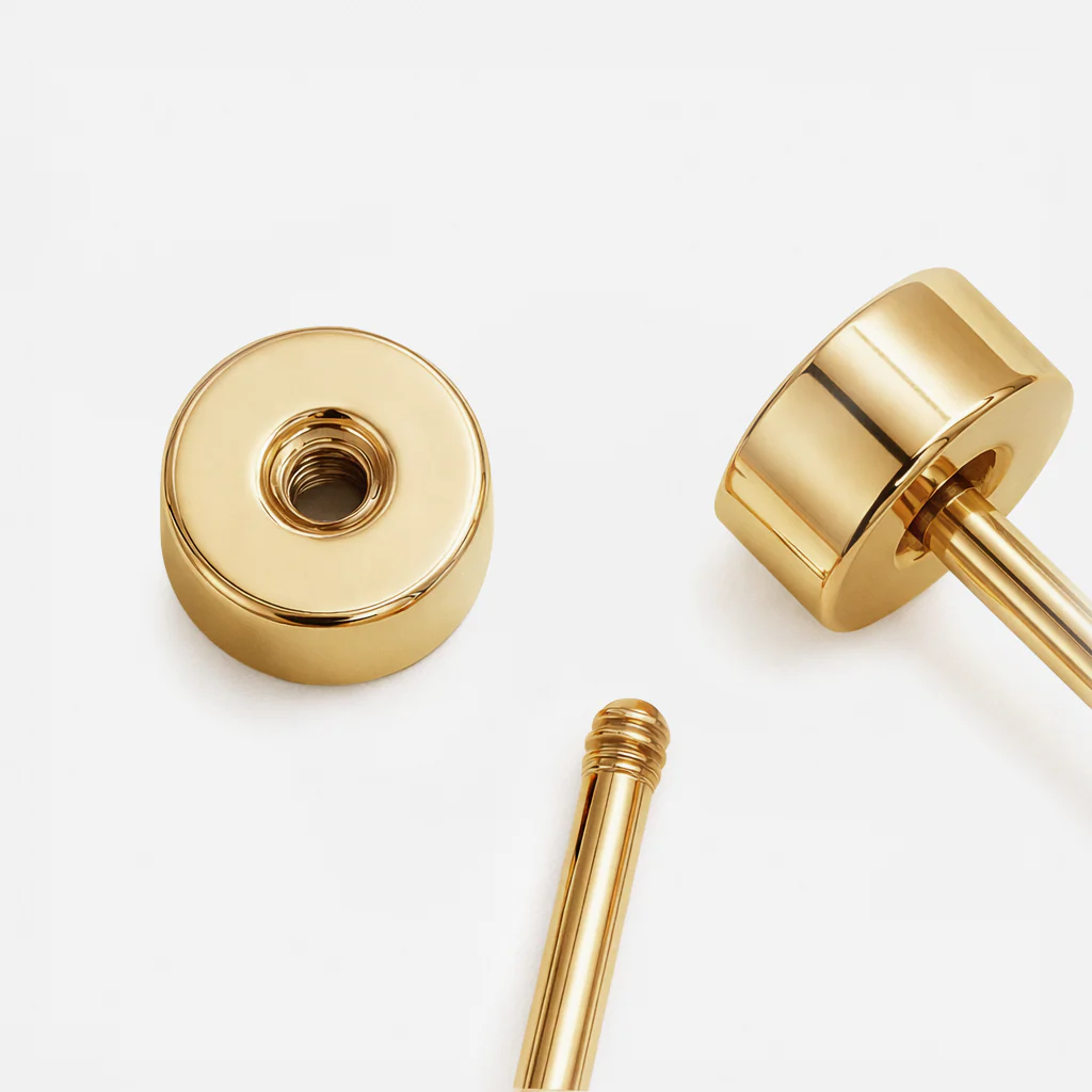 Mini boucles d'oreilles dorées coeurs rose pâle en acier inoxydable - Image 3