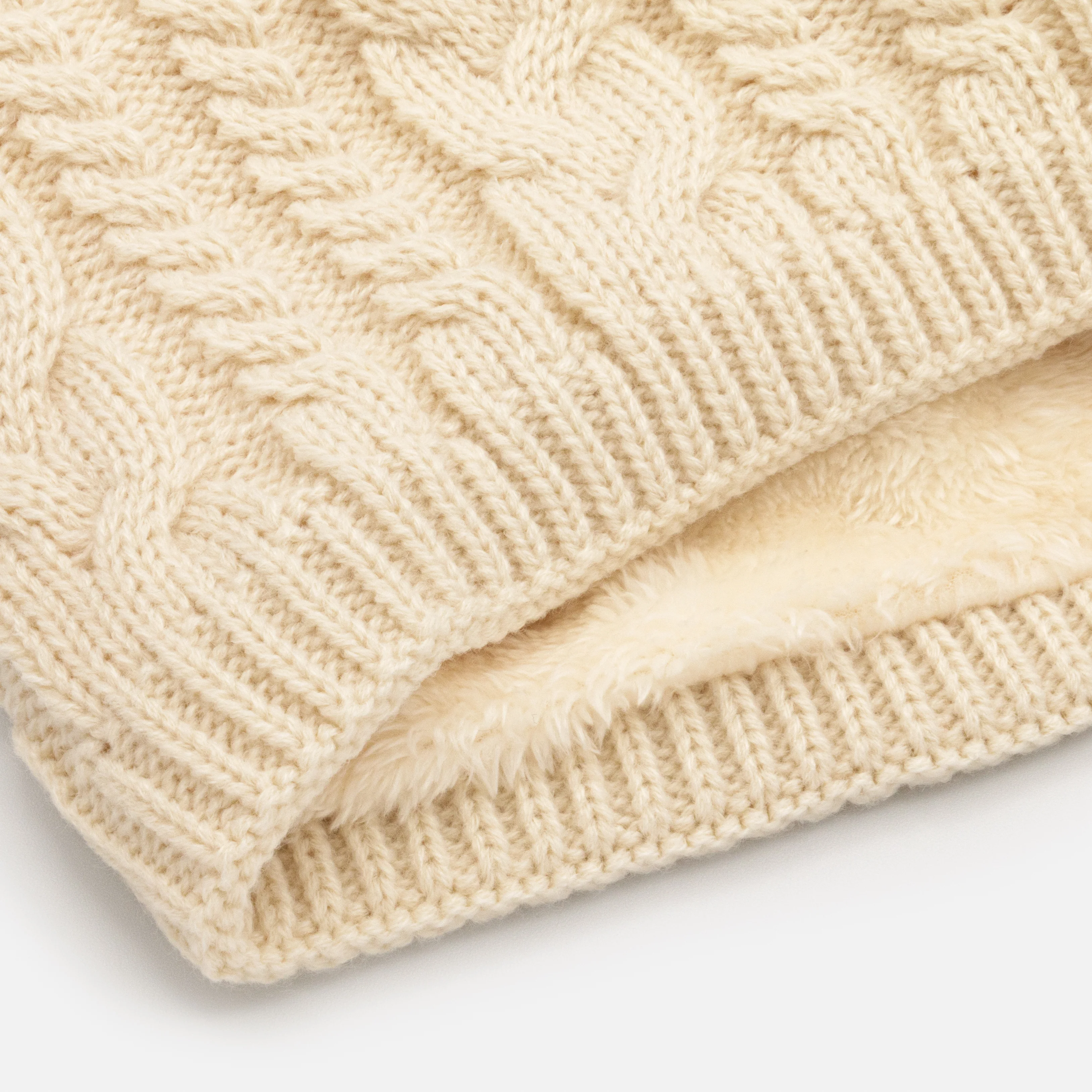 Foulard tube crème en tricot - Image 3